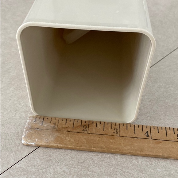 Tupperware White Food Storage Container - Picture 5 of 5